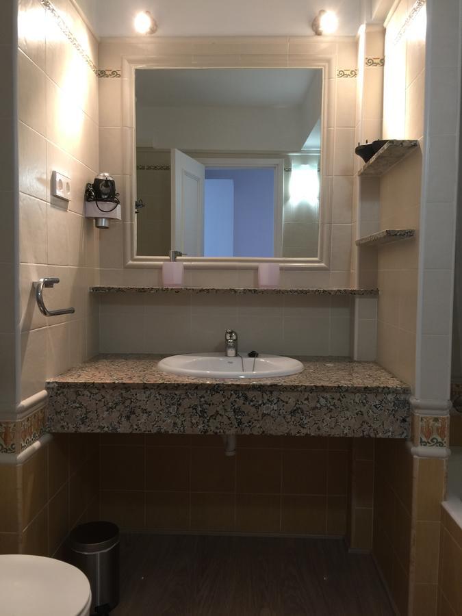 Apartamentos Delfin Es Calo  Luaran gambar